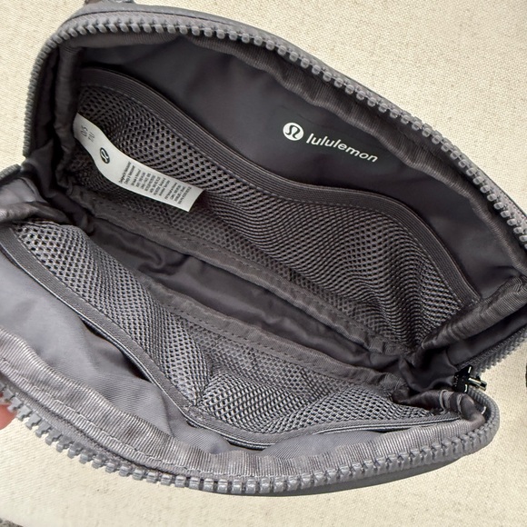 lululemon everywhere belt bag charcoal color - Picture 6 of 6